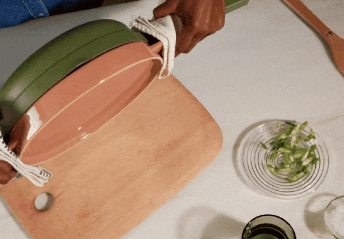 Our cookware is made without PFAS (inclduing PTFEs), also known as "Forever Chemicals". Cook with peace of mind,