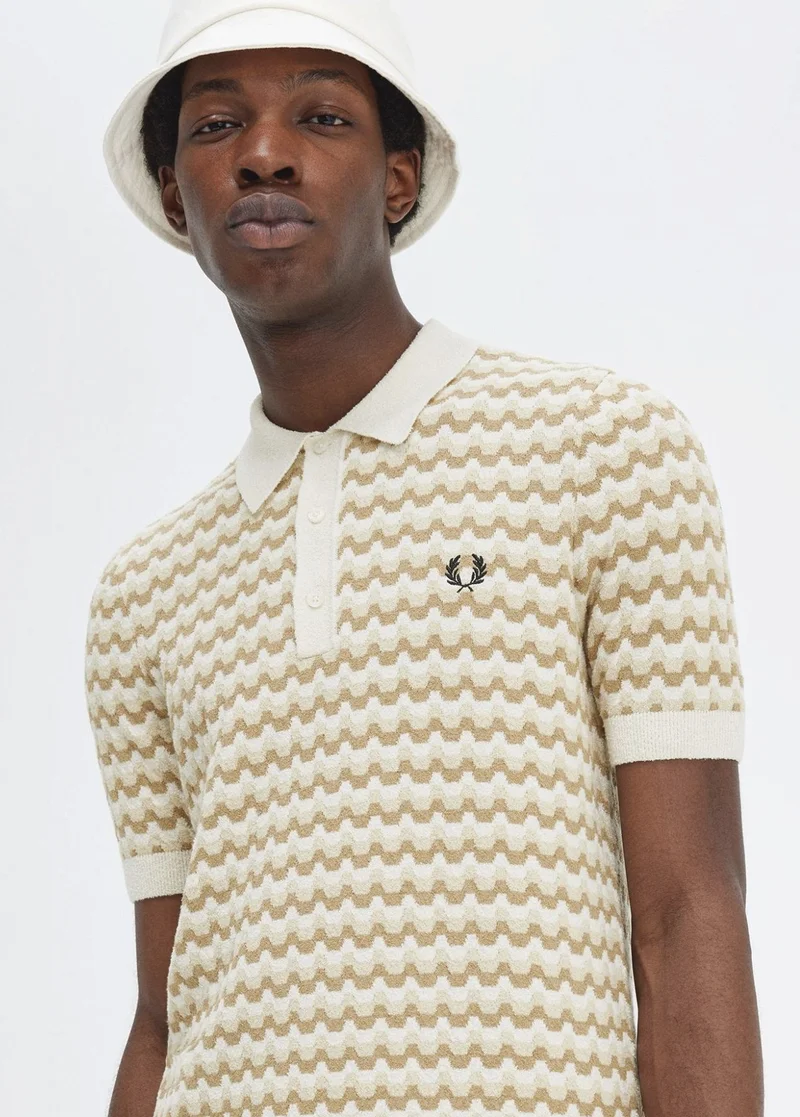 Best-sellers - man wearing white bucket hat ad cream and beige wave-patterned and textured polo shirt