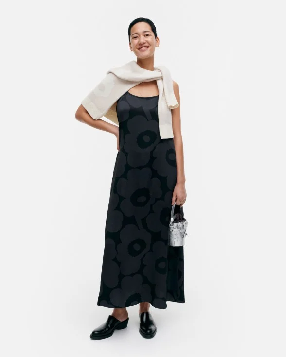 Seurassa Unikko dress