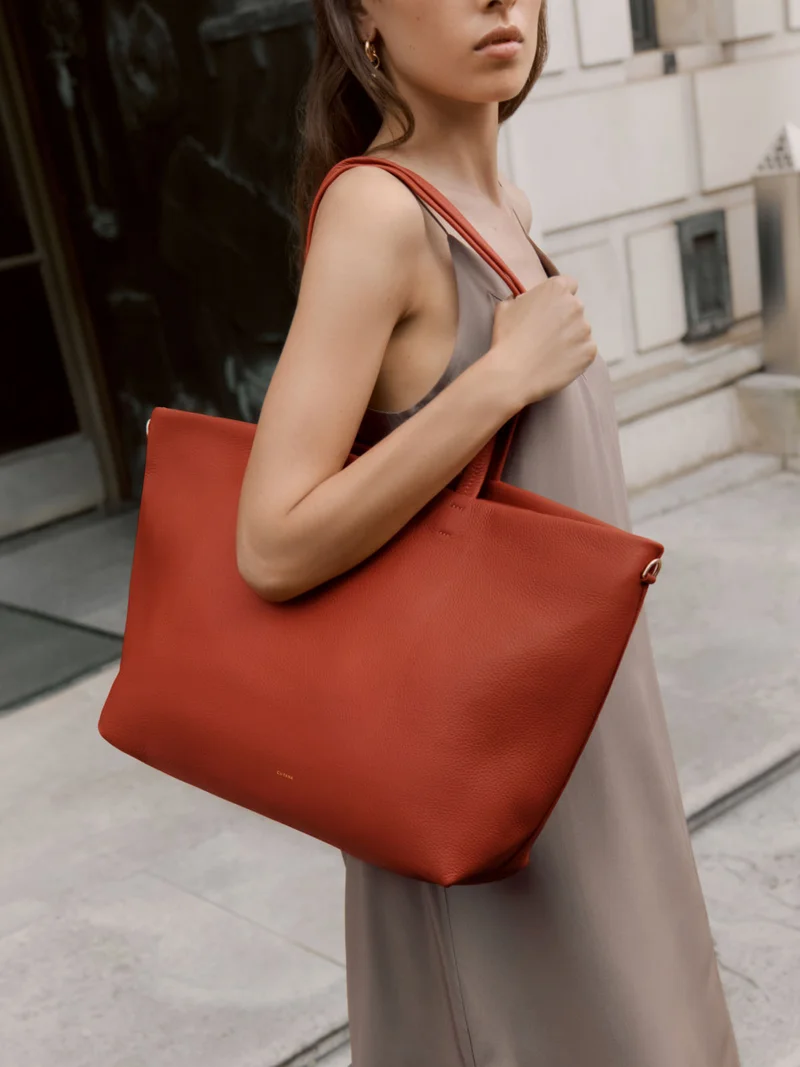 Cuyana Classic Easy Zipper Tote Rioja