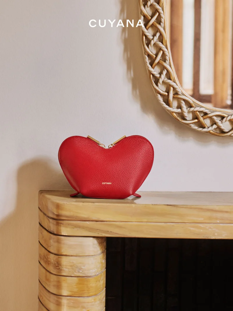 Cuyana Heart Case