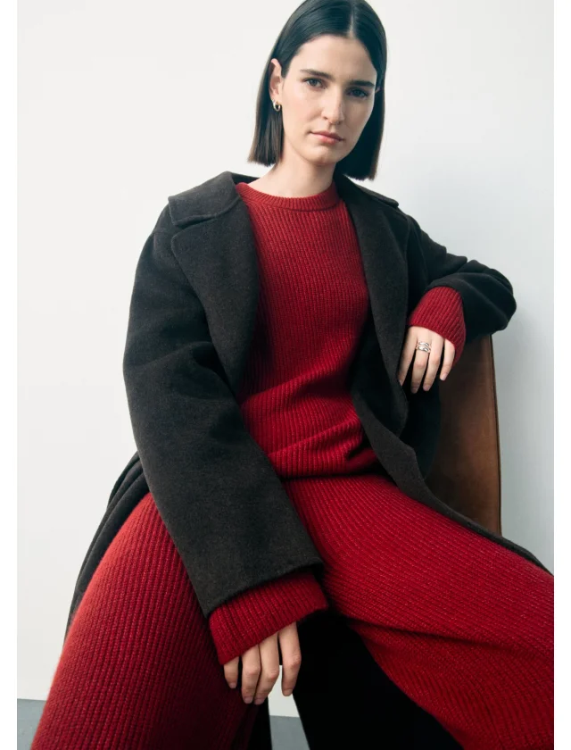 Display images to show real-time content