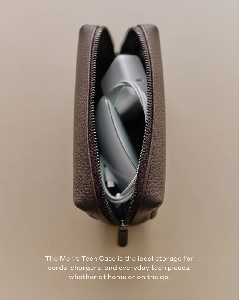 The Men's Tech Case is the ideal storage for cards, chargers, and everyday tech pieces, whether at home or on the go.