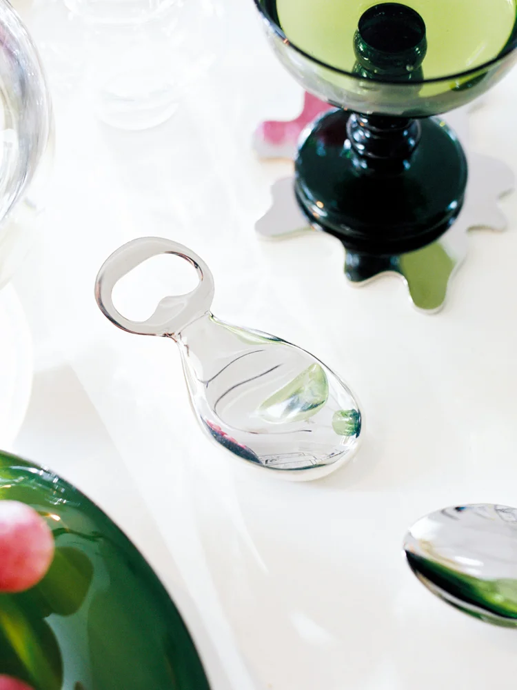 Table accessories image