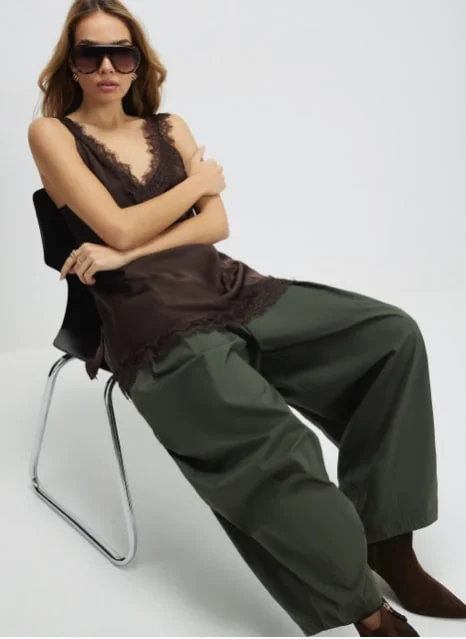 Cami & Sleeveless Tops