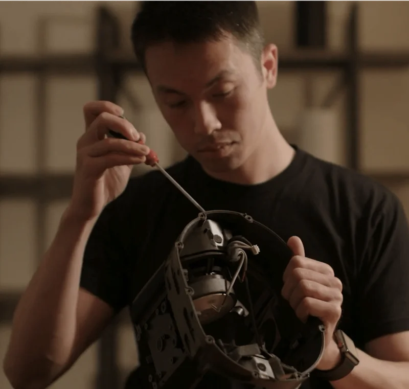 Sonos young man fixing things