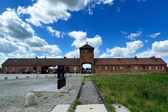 Krakow: Auschwitz Birkenau Museum small group tour & hotel pickup