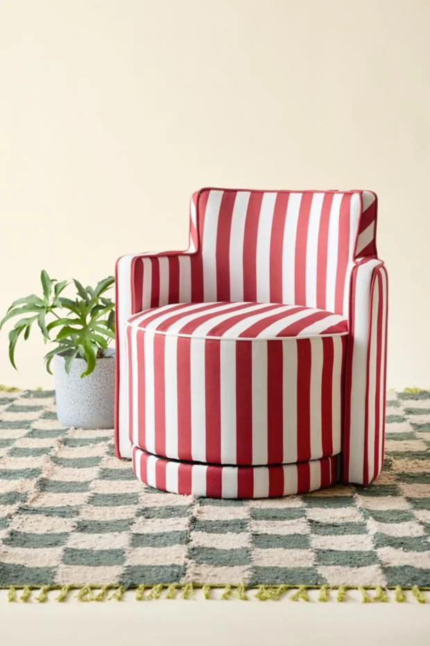 Rhea Swivel Lounge Chair