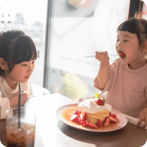 Screen-Free Ways to Keep Toddlers Occupied in a Restaurant Screen-Free Ways to Keep Toddlers Occupied in a Restaurant