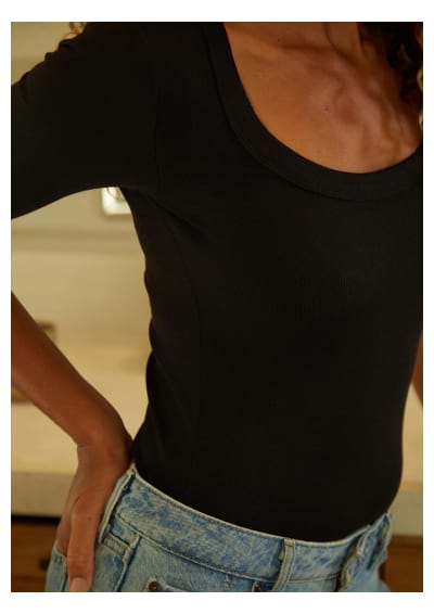 Ribbed 3/4 Sleeve Scoop Neck