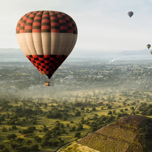 Image Description: A hot air balloon floating over Teotihuacán Valley in Mexico City