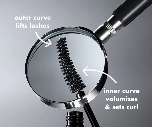 Outer curve lifts lashes & inner curve voluminizes & sets curl