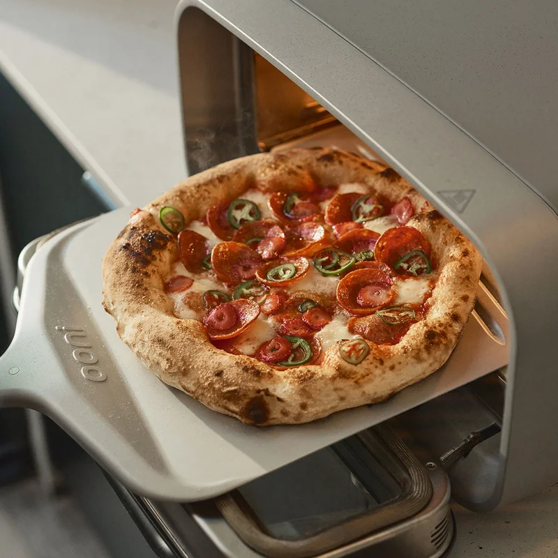 Compact Pizza Peel bevelled edge