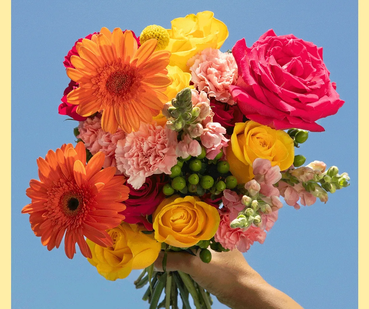 Rotating image of bouquets