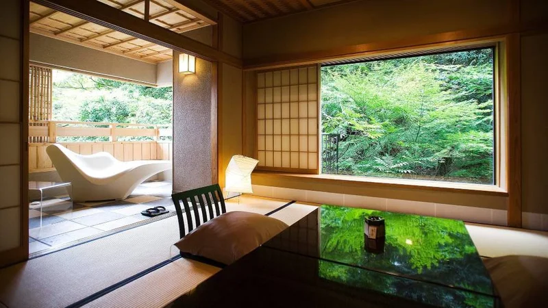 Image description: An open-air bath in a room at the traditional Japanese inn, Araya Totoan.