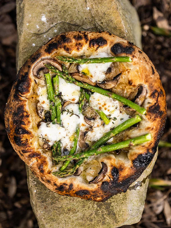 White Pizza with Asparagus and Thyme
