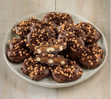 SH 11/10 Landies Candies 12 Piece Peanut Butter Blossom Pretzels