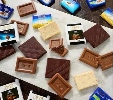 SH11/18 Lindt (60) Piece Assorted Chocolate Minis in Gift Bag