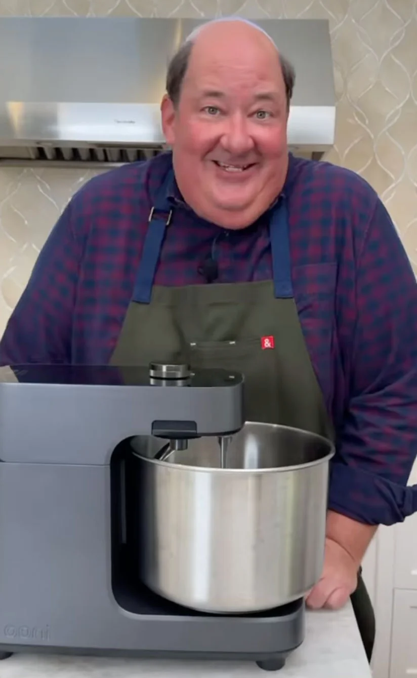 Brian Baumgartner uses Ooni Halo Pro and Ooni Koda 2 Max for his pizza party