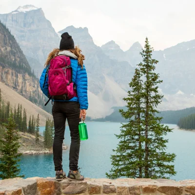 A girl is overlooking a la