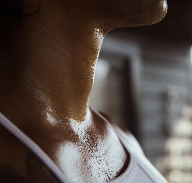 Endurance events are increasingly unfolding in high temperatures, prompting athletes to train in the heat to better manage strain and reduce risk.