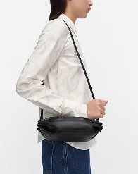 Pikku Karla Shoulder bag