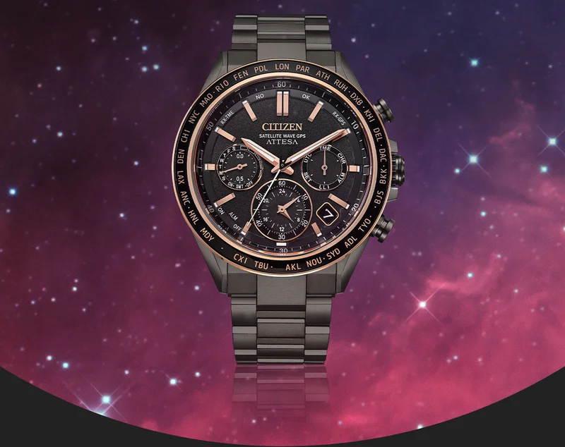 The latest iteration of the Attesa Super Titanium™ with a case and bracelet in gray DLC, rose gold-tone details that stand out against a jet black dial.