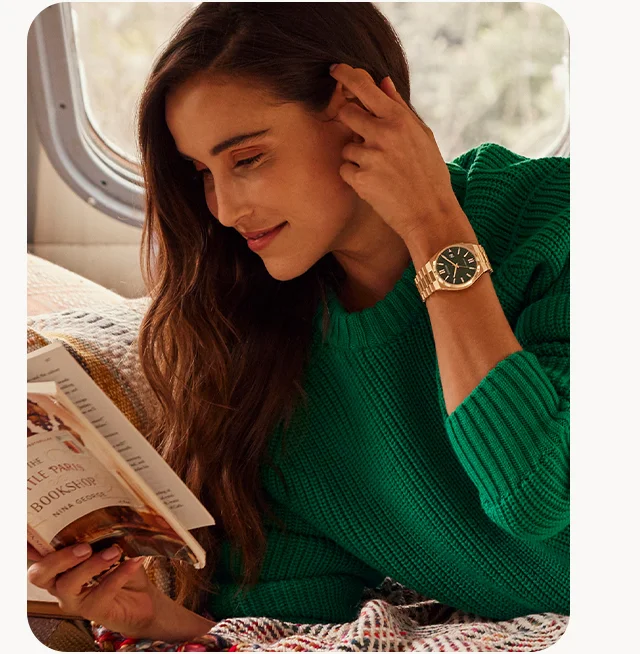 A lady wearing her Tsuyosa with a deep green dial paired with a gold-tone stainless steel bracelet.