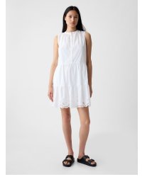 Display images to show real-time content