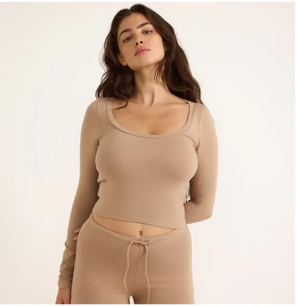 Everyday Scoop Neck Long Sleeve Tee