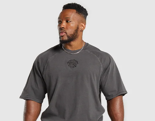 PREMIUM LEGACY T-SHIRT - BLACK.