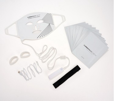CurrentBody Skin LED Light Therapy Mask & 10 Hydrogel Masks