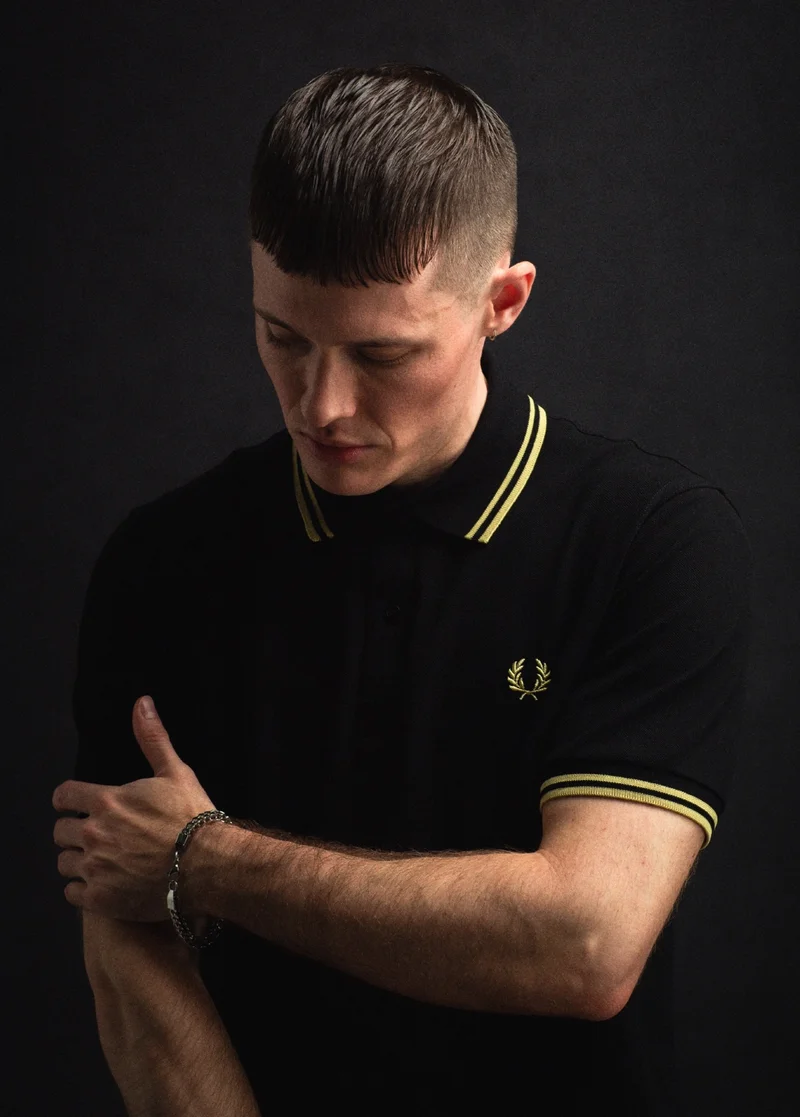 Black / Champagne: meet the iconic colourway