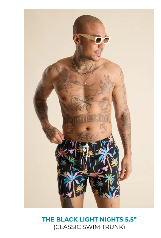 Classic Swim Trunk: The Black Light Nights 5.5"