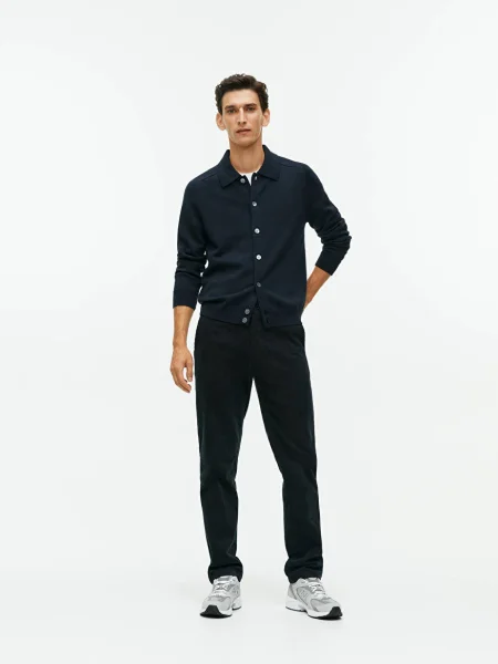 Straigh-Fit Corduroy Chinos Black / Cotton corduroy fabric model img
