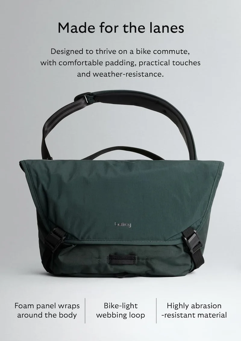 Designed to thrive on a bike commute, with comfortable padding, practical touches and weather-resistance.  [Feature] Foam panel wraps around the body [Feature] Highly abrasion-resistant material [Feature] Bike-light webbing loop