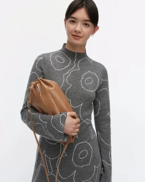 Karla Patent Shoulder bag