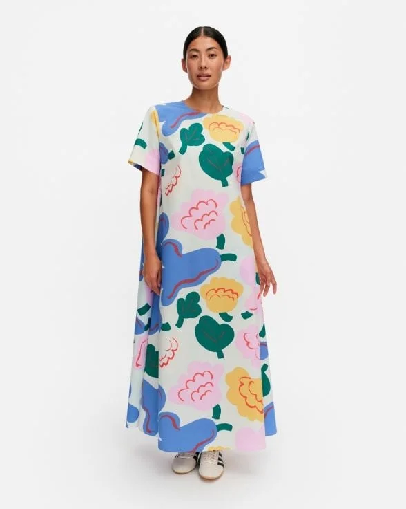 Asetelma Kukasta Kukkaan Dress