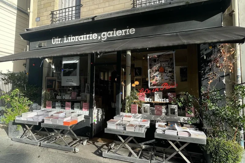 PARIS: Ofr. Librairie