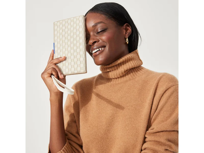 THE WALLET WRISTLET