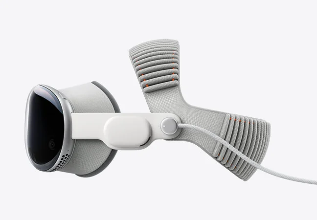 Side view of Apple Vision Pro aluminum alloy frame, assembled with Light Seal, Audio Strap, built-in power cable, and Dual Knit Band