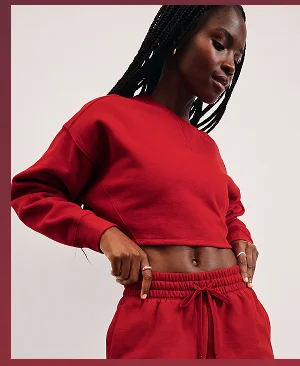 LuxeFleece Cropped Sweatshirt in Holly Red