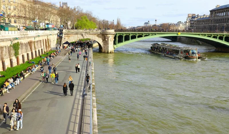 Walking along the Seine