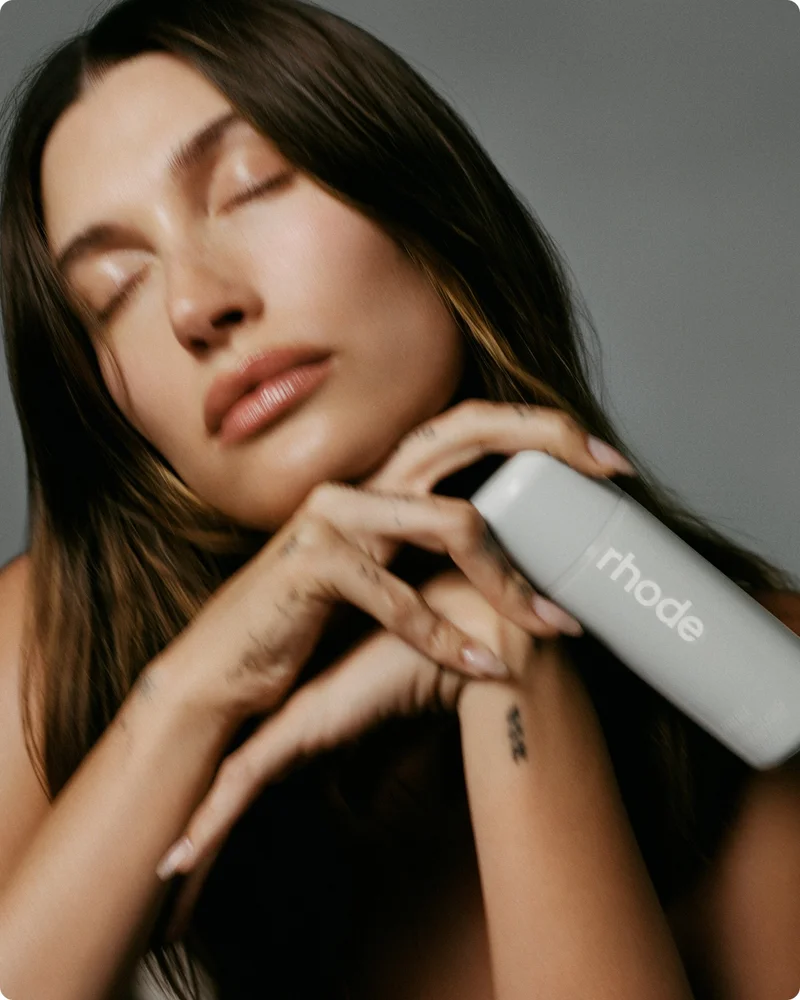 hailey bieber with glazing milk