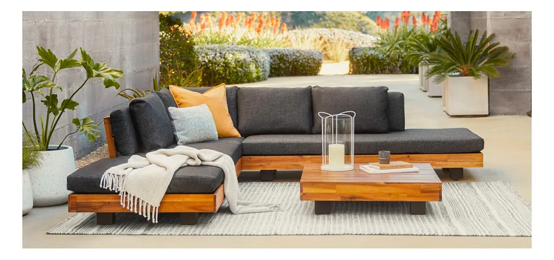 Lubek Sectional