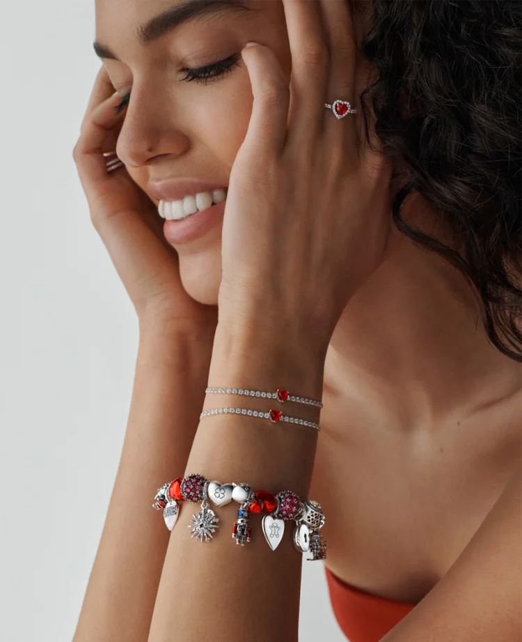 Pamela wears jewelry by Pandora Pamela wears jewelry by Pandora