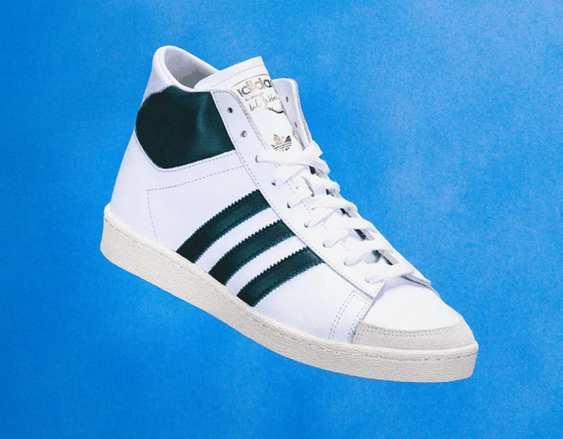 Jabbar shoe in white with green stripes on blue background