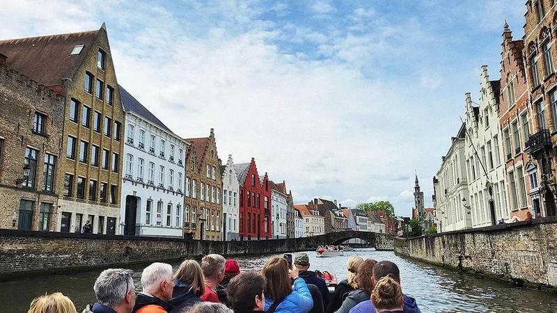 Image description: Boottochten Brugge canal tour, in Bruges, Belgium.