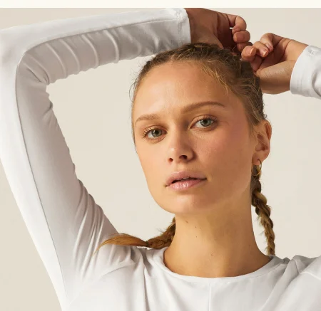 Featherweight Center Stage Cropped Long Sleeve Pullover