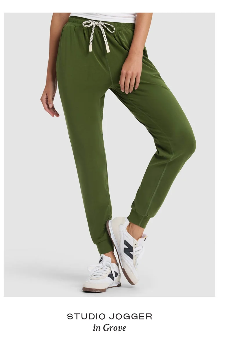 Studio Jogger in Grove